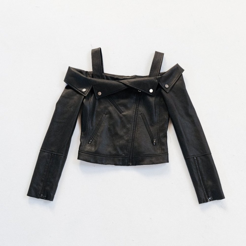 BCBGMAXAZRIA Clyde Cold-Shoulder Faux-Leather Moto Jacket in black size - Picture 5 of 7